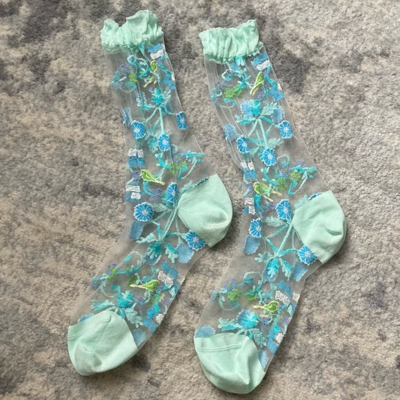 [Ozone] NWOT Floating Floral Sheer Socks - Picture 2 of 7